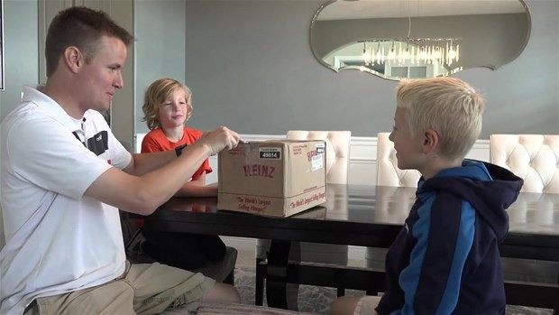 Arı kovanını bıçakla kesti içinden çıkana bakın! - Resim: 2