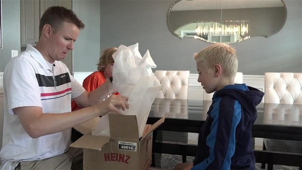 Arı kovanını bıçakla kesti içinden çıkana bakın! - Resim: 3