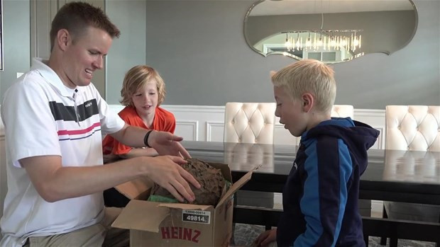 Arı kovanını bıçakla kesti içinden çıkana bakın! - Resim: 4