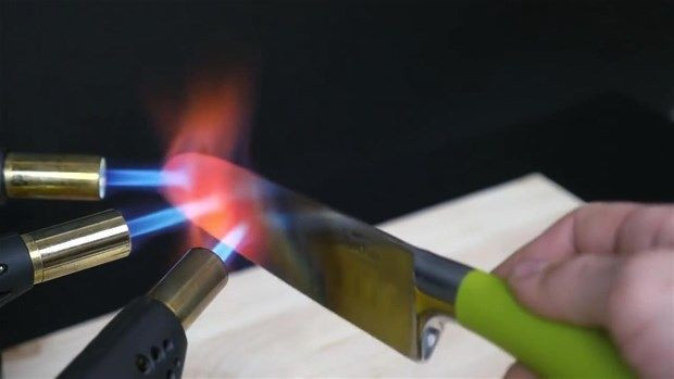 Kızgın bıçakla her şeyi kesen adam - Resim: 1