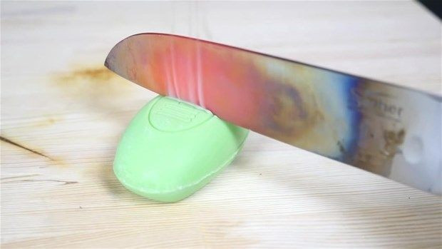 Kızgın bıçakla her şeyi kesen adam - Resim: 2