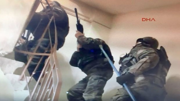 PKK operasyonunda ele geçirildi 33 spor ayakkabısı meğer.. - Resim: 1