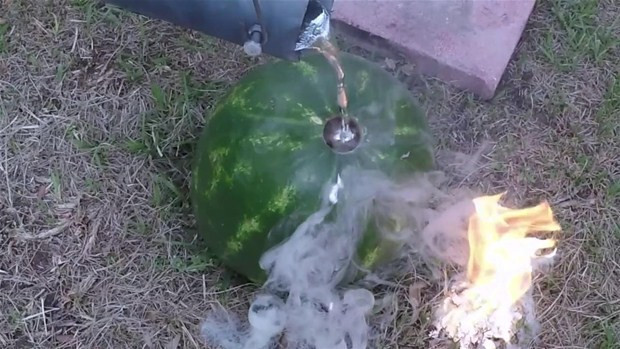 Karpuzun içine erimiş alüminyum dökülürse... - Resim: 3