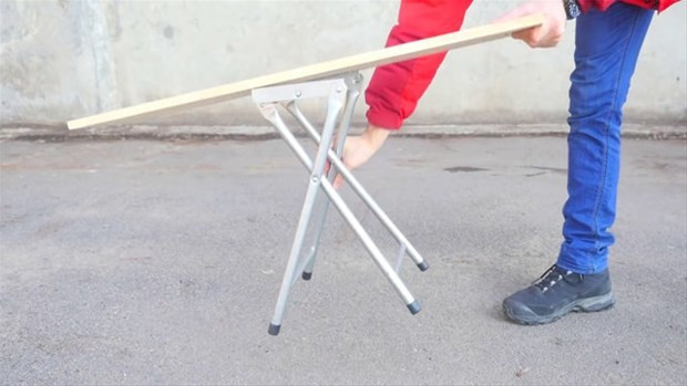 Çakmakların üzerine yapıştırıcı döküp ateş etti olanlar oldu! - Resim: 1