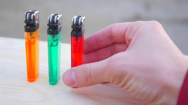 Çakmakların üzerine yapıştırıcı döküp ateş etti olanlar oldu! - Resim: 4