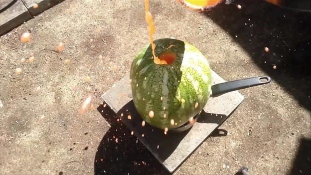 Karpuzun içine alüminyum döktü bakın sonra neler oldu - Resim: 4
