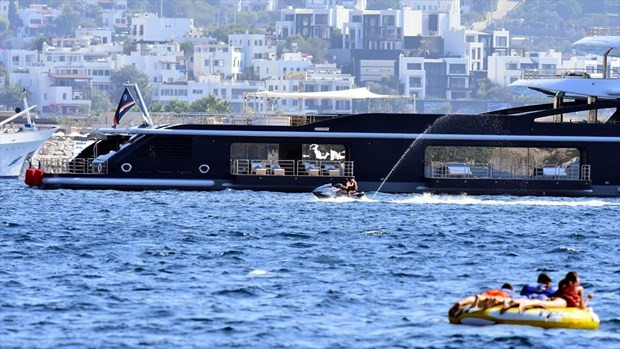 Yüzen saray Bodrum'a demir attı - Resim: 1