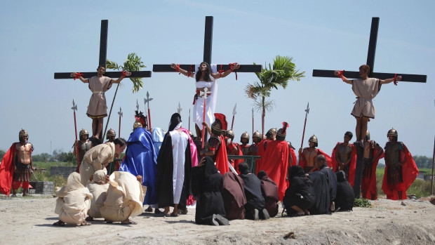 Diri diri çarmıha gerdiler... - Resim: 1