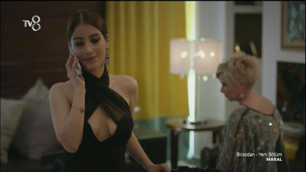 Hazal Kaya'nın elbisesinin sırrı - Resim: 1