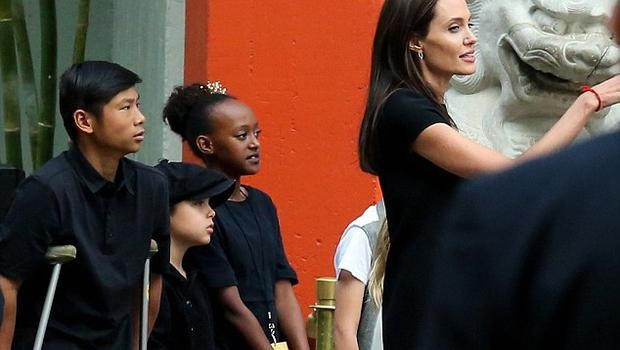 Angelina Jolie bu günlerde çok mutlu - Resim: 1