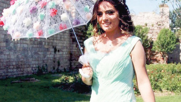 Gelinlik provasında öyle bir haber aldı ki... - Resim: 1