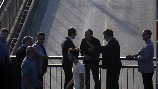 Tam köprüden atlarken... Vali son anda yetişti - Resim: 1