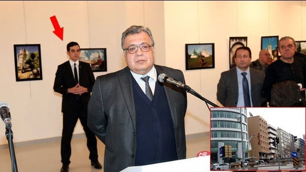 Yakasındaki rozet ne anlama geliyor? Sadece onlar takıyor - Resim: 2