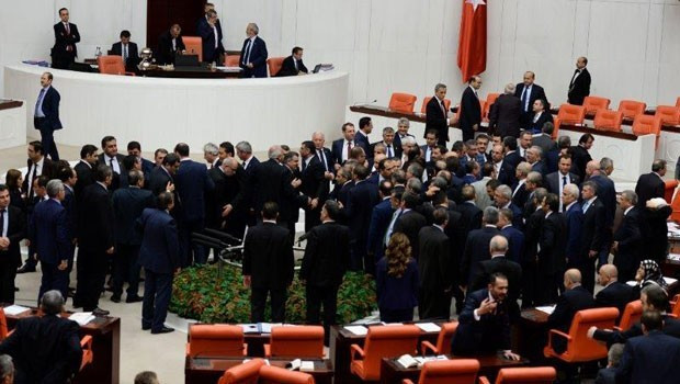 Meclis Genel Kurulu'nda gerginlik - Resim: 1