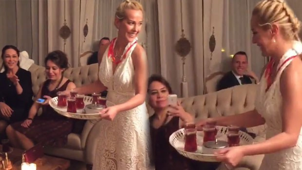 Taze gelin Helin Avşar'dan kayınvalideye servis - Resim: 1