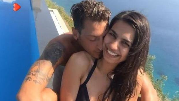 Mesut Özil'den jest - Resim: 4