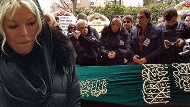 Ayşe Ersayın'ın cenazesi toprağa verildi! Ajda Pekkan perişandı - Resim: 1