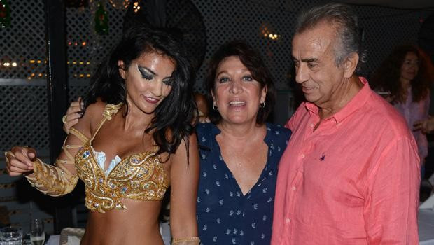 Dansözle nasıl oynadılar! Bakın kim o ünlüler - Resim: 1