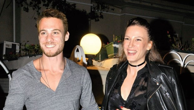 Serenay Sarıkaya ve Kerem Bursin'den şaşırtan karar - Resim: 1