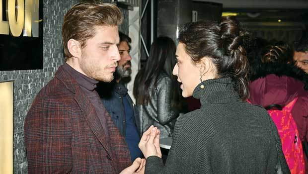 Galada kavga! Herkesin ortasında birbirlerine girdiler - Resim: 2