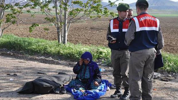 Kocasının cesedinin başından ayrılmadı - Resim: 4