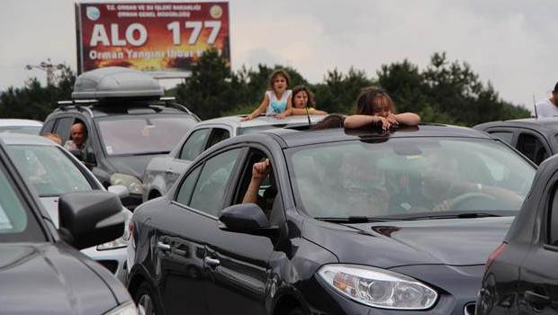 TEM'de 15 kilometrelik bayram trafiği - Resim: 1