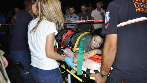 2 kadın bu halde kurtarılmayı bekledi! Feci kaza - Resim: 1