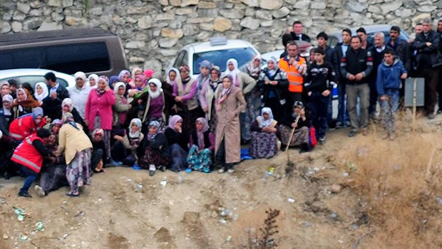 Madenci annesinden iç yakan görüntü: Resmen yamaçtan uçtu! - Resim: 2