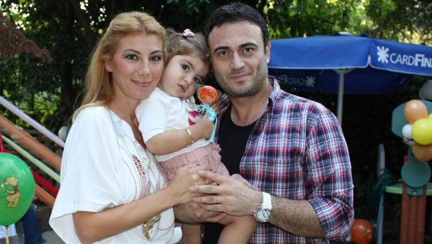 Kutsi 7 yıllık eşinden boşandı - Resim: 1