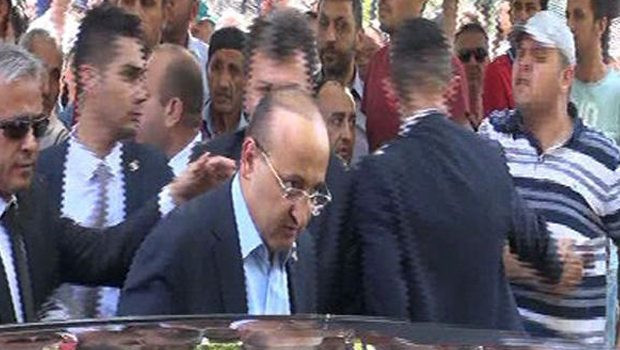 Şehit cenazesinde Yalçın Akdoğan’a protesto - Resim: 1