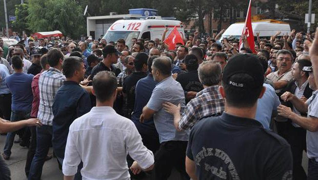 Şehit cenazesinde Yalçın Akdoğan’a protesto - Resim: 2