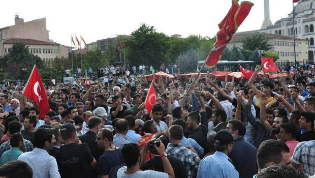 Şehit cenazesinde Yalçın Akdoğan’a protesto - Resim: 4