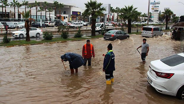 Meteoroloji İzmir'in o ilçeleri için sağanak yağış uyarısında bulundu - Resim: 1