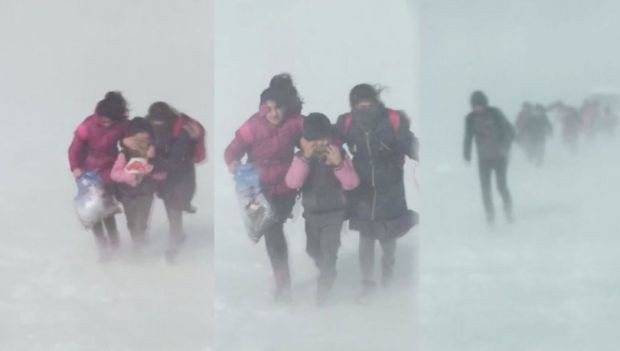 Kars'ta tipi ulaşımı durdurdu! Öğrenciler tipide mahsur kaldı - Resim: 0