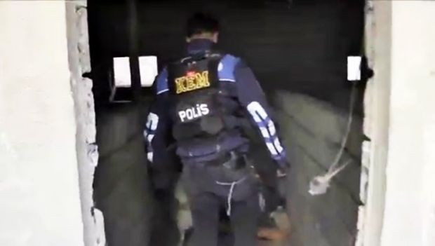 Iğdır'da zehir taciri baskın sırasında 2. kattan atladı - Resim: 0