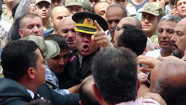 Şehit kardeşinin cenazesinde isyan eden Mehmet Alkan hakkında karar çıktı - Resim: 0