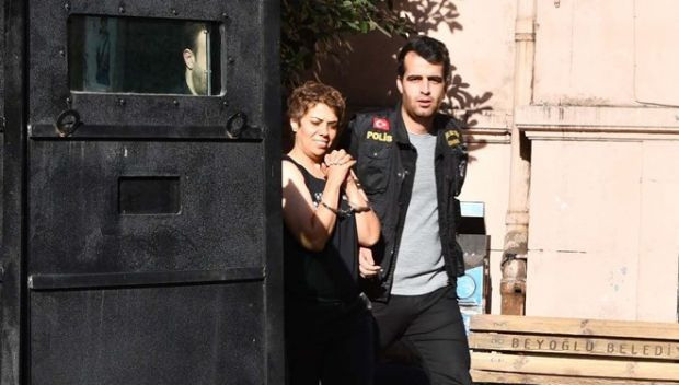 Karaköy'de başörtülü kadına saldırmıştı! İstenen ceza belli oldu - Resim: 0