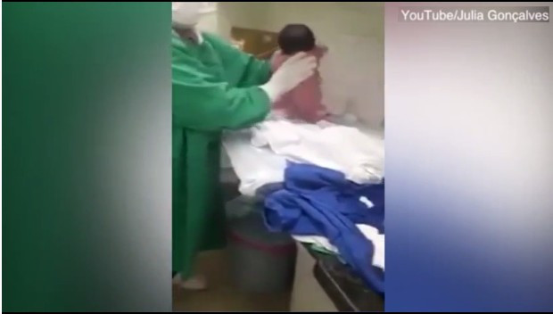 Mucize bebeğe bakın doğar doğmaz yürümeye başladı - Resim: 4