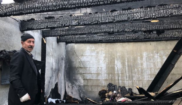 Kars'ta 4 yaşındaki Ceren 7 aylık kardeşini alevlerin arasından kurtardı! - Resim: 1