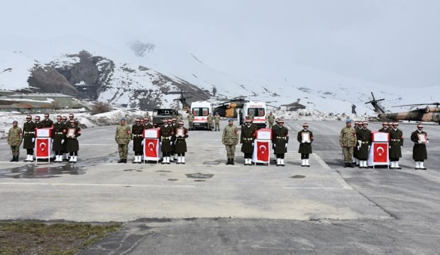 Şehit askerlerimiz memleketlerine uğurlandı - Resim: 1