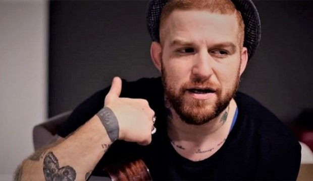 Athena grubunun solisti Gökhan Özoğuz o fotoğrafı paylaşanlara tepki gösterdi - Resim: 2