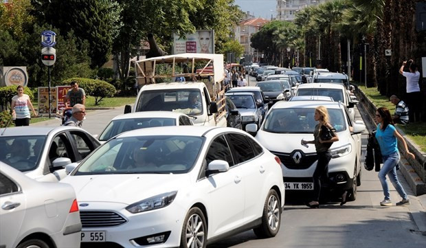 Dönüş trafiği erken başladı yoğunluk artıyor - Resim: 2