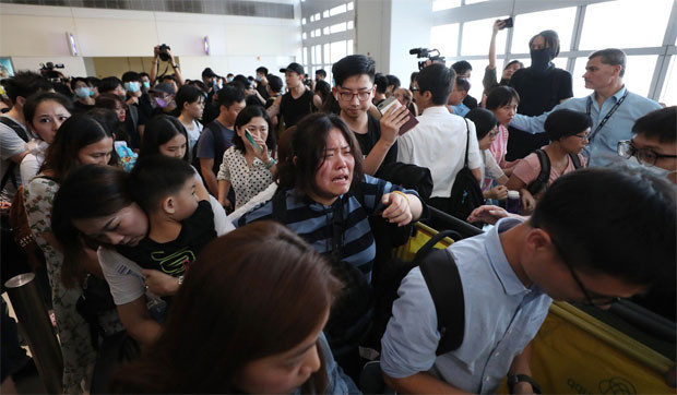 Hong Kong Havalimanı karıştı! Polis müdahale etti - Resim: 2