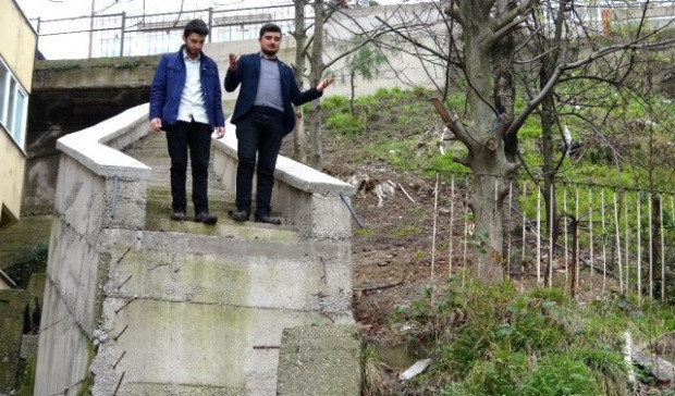 CHP'li belediyenin fıkraları aratmayan merdiveni - Resim: 0