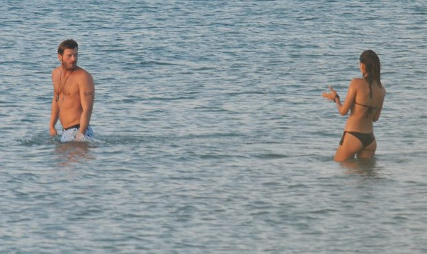 Kıvanç Tatlıtuğ sevgilisiyle halk plajında! - Resim: 3