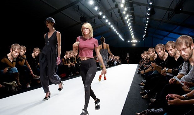 Taylor Swifti takip eden adam internete düşerse - Resim: 3