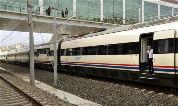 YHT yolcuları yola otobüsle devam etti - Resim: 2