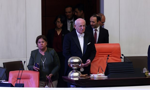 Meclis'te demokrasi nöbeti Hulusi Akar da geldi - Resim: 4