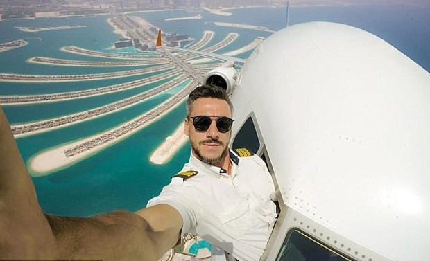 Uçaktan dışarı çıkıp fotoğraf çekti gerçeği öğrenince çok şaşıracaksınız - Resim: 1