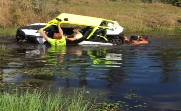 Yok böyle talihsizlik merdivene sıkıştı olanlar oldu - Resim: 2